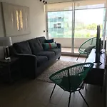 16 Metros ,Costado Clinica Las Condes , Hasta 5 Personas