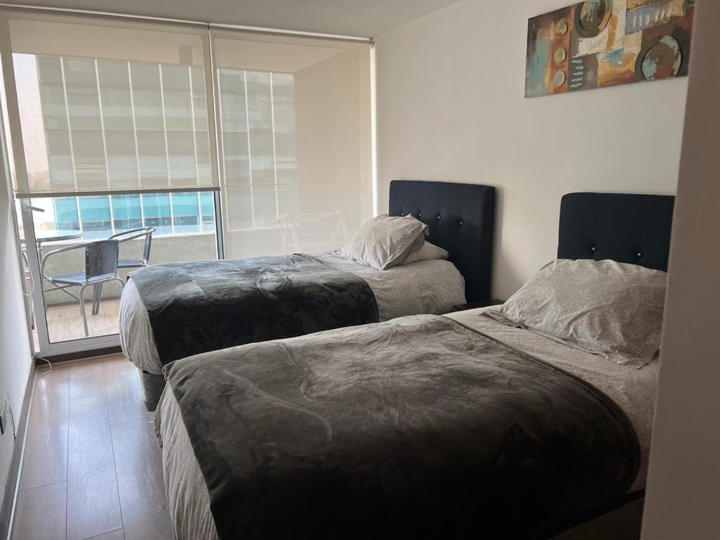 16 Metros ,costado Clinica Condes , Hasta 5 Personas Apartamento